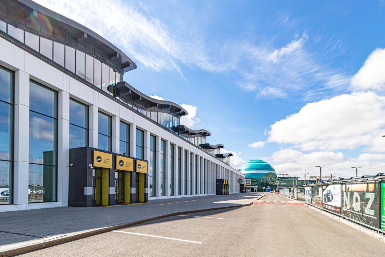 Caps Lock Airport Hotel Akmola Esterno foto